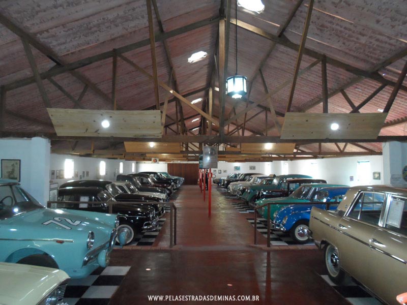 Interior do Museu do Automóvel da Estrada Real