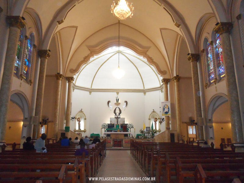 Interior do Santuário de Santa Rita de Cássia