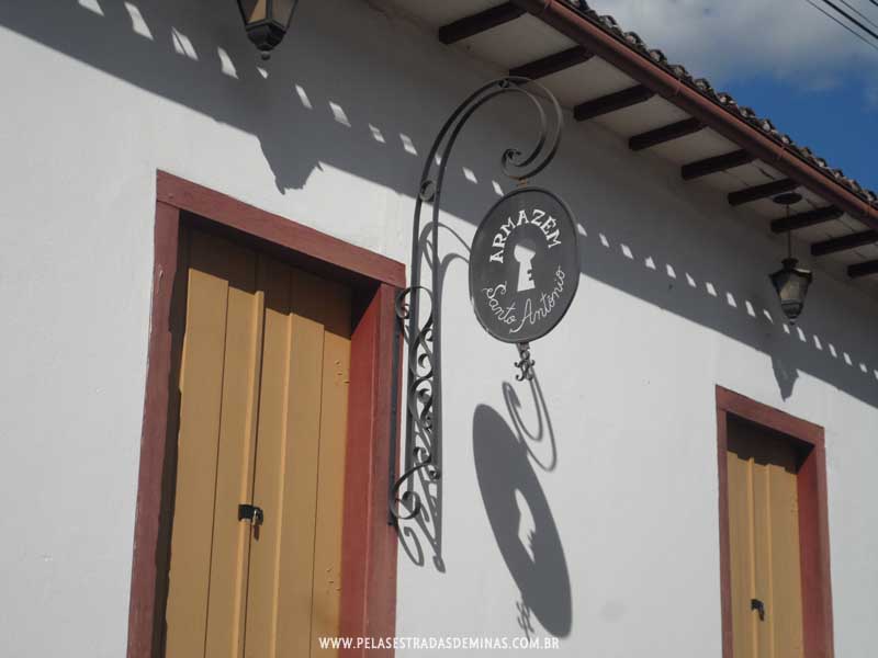 Foto: Placa do Armazém em Glaura - Ouro Preto