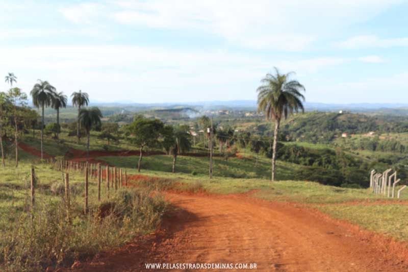 Estrada de acesso ao Sítio Pedra Pintada em Cocais-MG