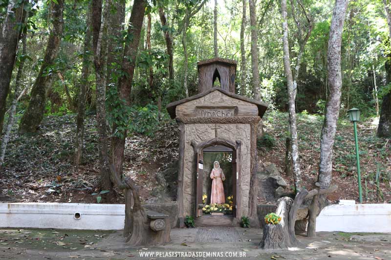 Monumento a Nhá Chica - Parque das Águas de Caxambu - MG