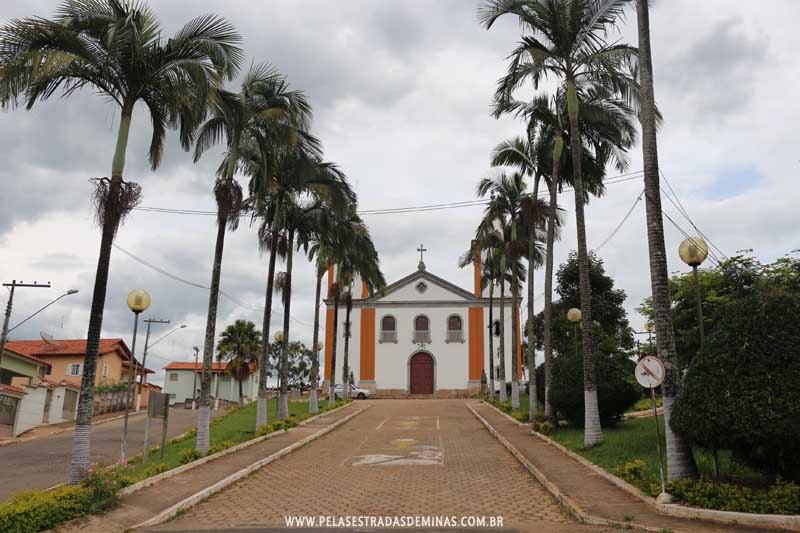Igreja Matriz de Santo Antônio em Lagoa Dourada - MG