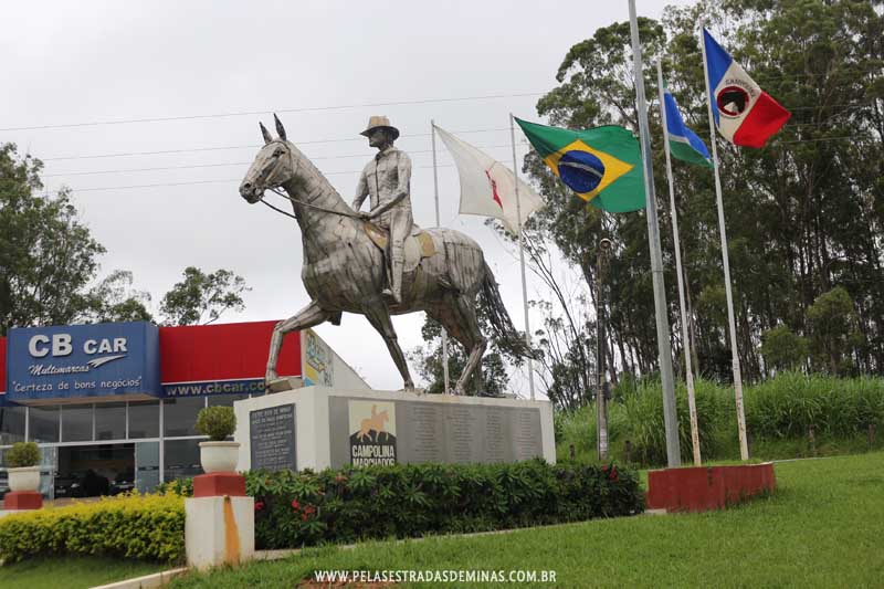Monumento em Homenagem a todos que contribuem à história da Raça Campolina Marchador - Entre Rios de Minas