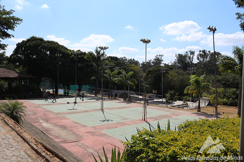 Quadras poliesportivas Parque Municipal Lagoa do Nado em Belo Horizonte - MG