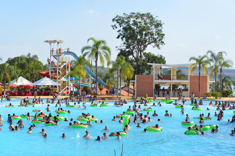 Veja seis parques aquáticos com day use em Minas para aproveitar o dia na  piscina!